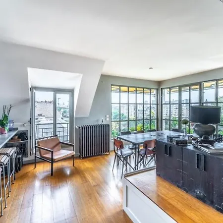 Floor With Panoramic Terrace And Monument Views *